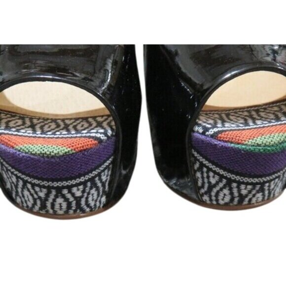 Chinese Laundry Triple Major Black Patent Leather Peep Toe Patterned Heels sz 8 - Picture 2 of 14